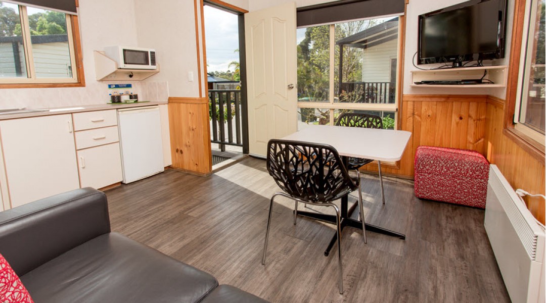 BIG4 Melbourne Accommodation One Bedroom Deluxe Cottage 2 berth 900px 02