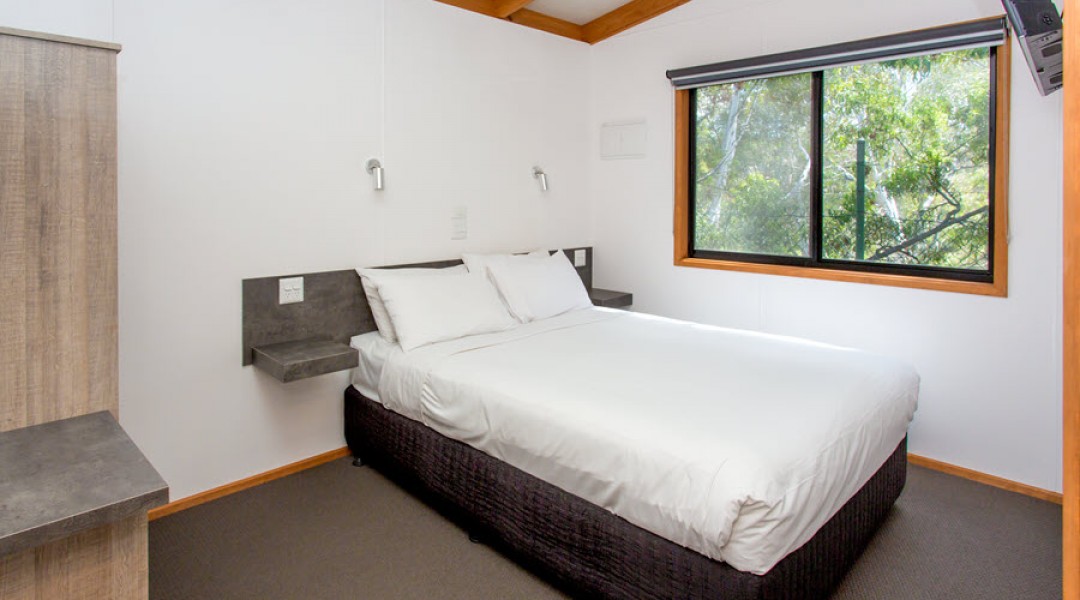 BIG4 Melbourne Accommodation Two Bedroom Accessible Family Cabin 900px 08